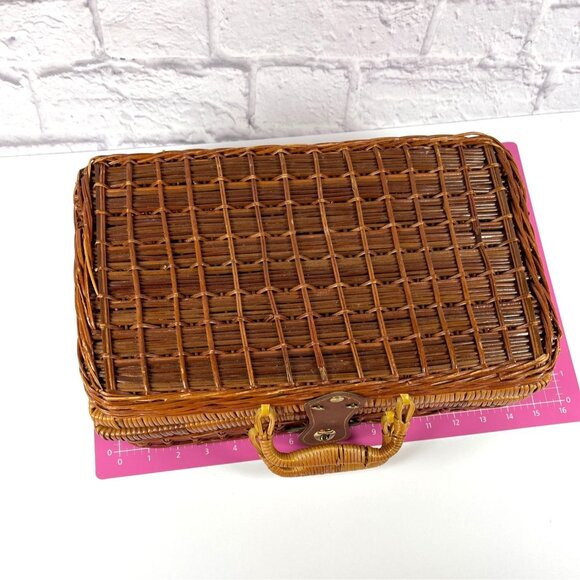 Woven Wicker Rattan Square Suitcase Handbag Picnic Basket Storage Leather VTG - Picture 11 of 16